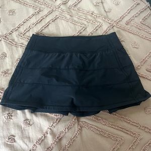 SIZE 4 LULULEMON BLACK SKIRT